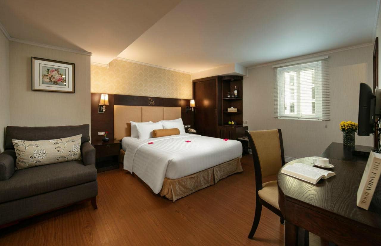 Bán nhà phố Cát Linh, Đống Đa, ô tô KD 120m, mt 7m. Giá: 27 tỷ