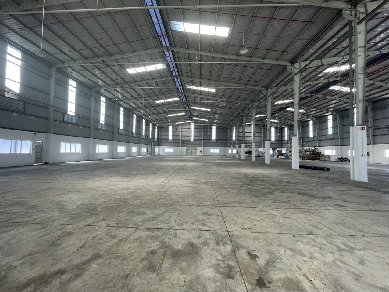 Cho thuê kho xưởng mặt tiền đường ĐT 825 thuộc Đức Hòa Hạ, huyện Đức Hòa, tỉnh Long An