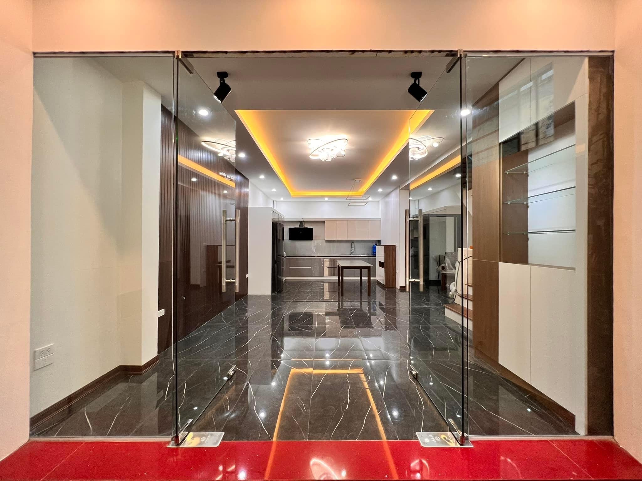 Bán nhà đẹp trung tâm Đống Đa 66m2 ,3 tầng, ô tô đỗ cửa 11,5 tỷ