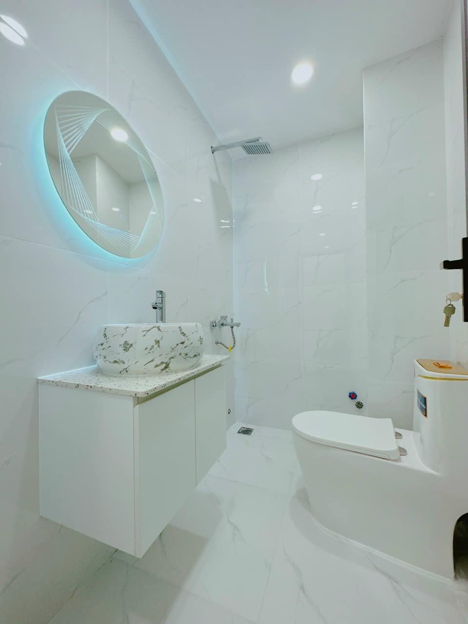 Nhà mới dạng CHDV tân cổ điển :19/13A Cầm Bá Thước,P7,QPhú Nhuận 5PN,6WC 4 Tầng chỉ 7,9 tỷ có bớt