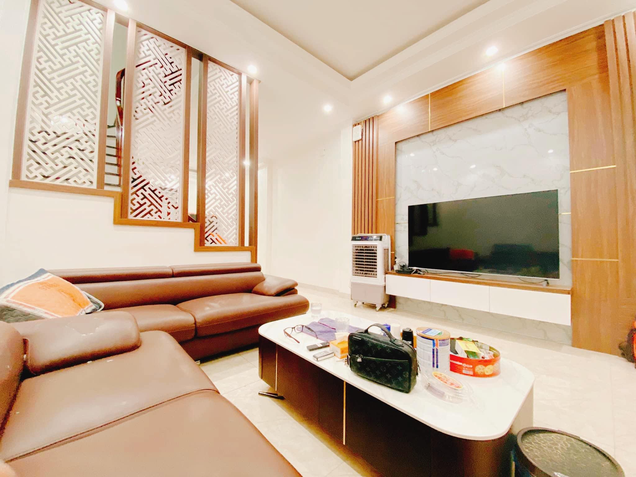 Lô góc 3 mặt thoáng – Bên cạnh Royal City – Ngõ rộng – Nguyễn Trãi – Thanh Xuân