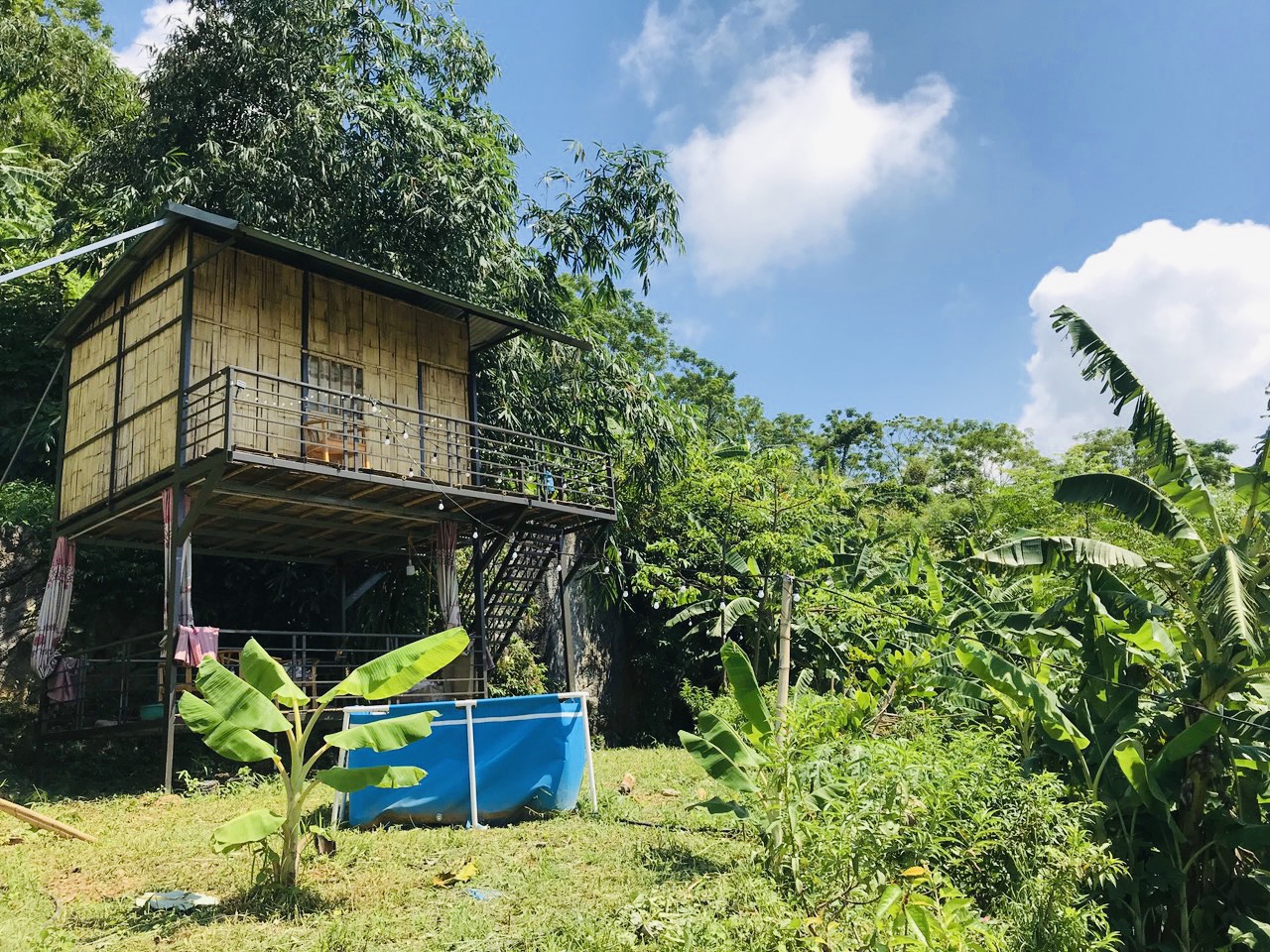 Khuôn viên homstay sẵn mộc mạc, trong lành gần gũi thiên nhiên giá chỉ vài trăm triệu