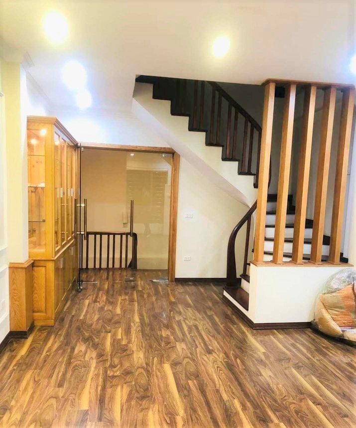 Bán nhà ngõ 24 Hoàng Quốc Việt, Cầu Giấy oto kinh doanh 45m2 7 tỷ