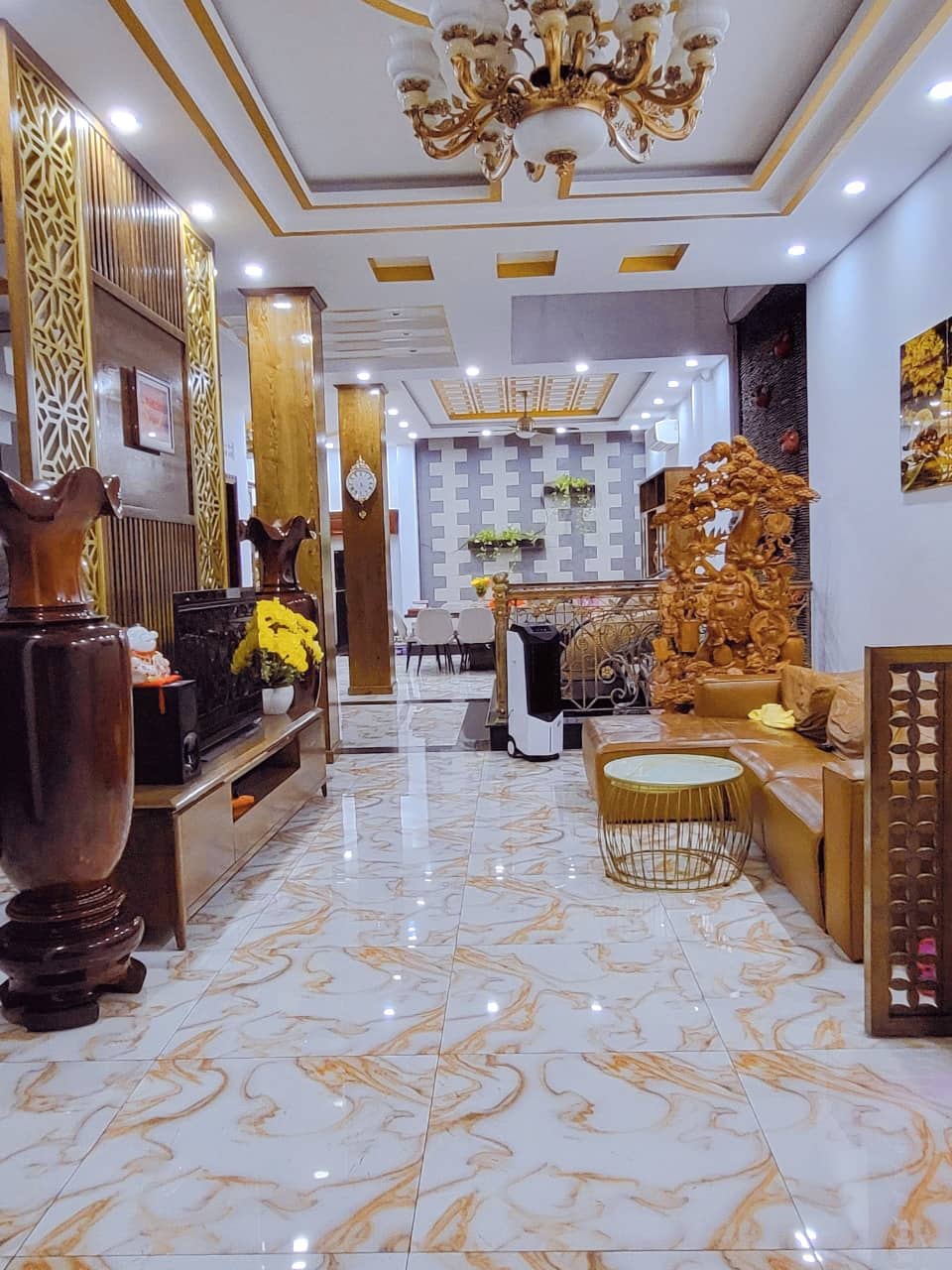 150m2, 4 tầng, 8m x 20m, Phường 14, Quận Tân Bình giá chào còn 25.5 tỷ.