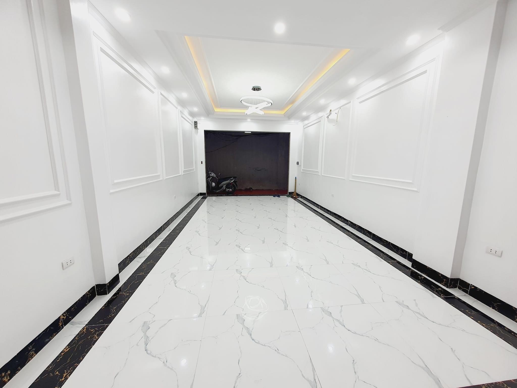 Cần bán nhà mặt phố Đại La, Hai Bà Trưng, 65m2, MT 5,5m, giá chào 18 tỷ, kinh doanh sầm uất