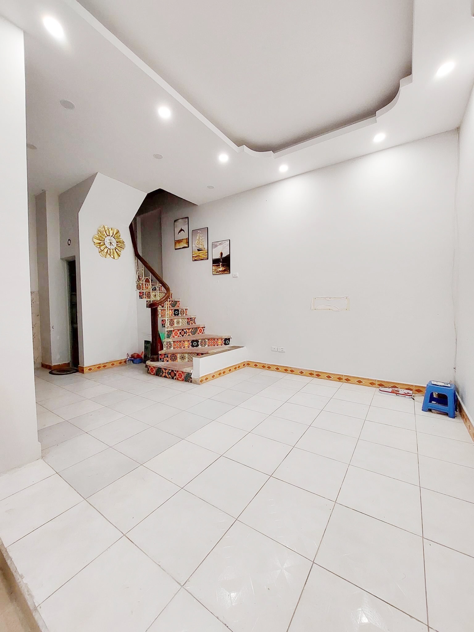 Dt 38m2 - 4 Tầng - MT 6.8m - Giá 4.75 Tỷ 1 NHÀ RA PHỐ - LÔ GÓC CỰC THOÁNG - NGÕ RỘNG 2.5M - VỊ TRÍ CỰC ĐẸP - PHỐ GIÁP BÁT #HOÀNGMAI - SỔ ĐỎ CHÍNH CHỦ VUÔNG VẮN