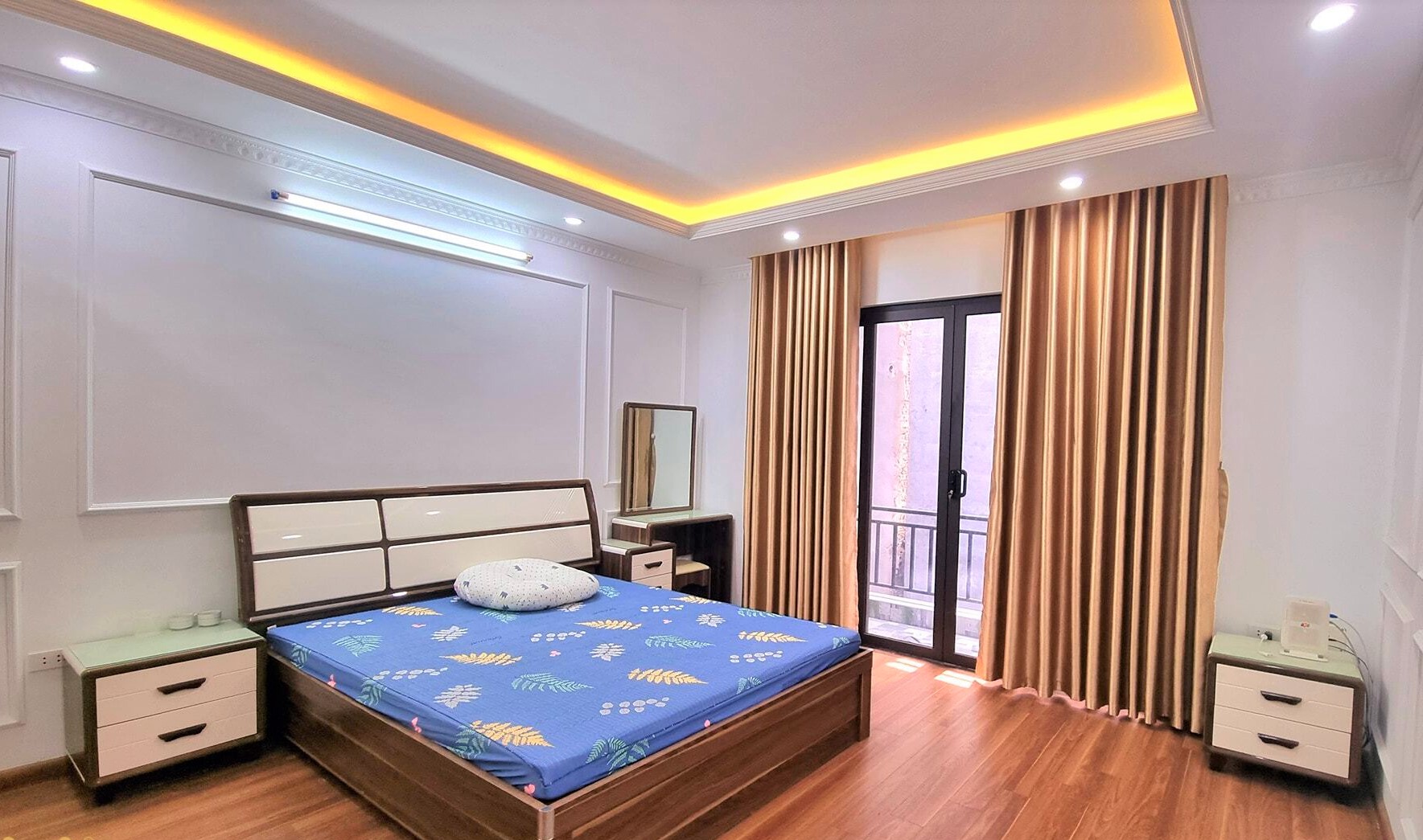 Bán nhà ngõ 126 Hoàng Quốc Việt Cầu Giấy 2 mặt thoáng, 5 tầng, mặt tiền 4m, 89m 11.2 tỷ