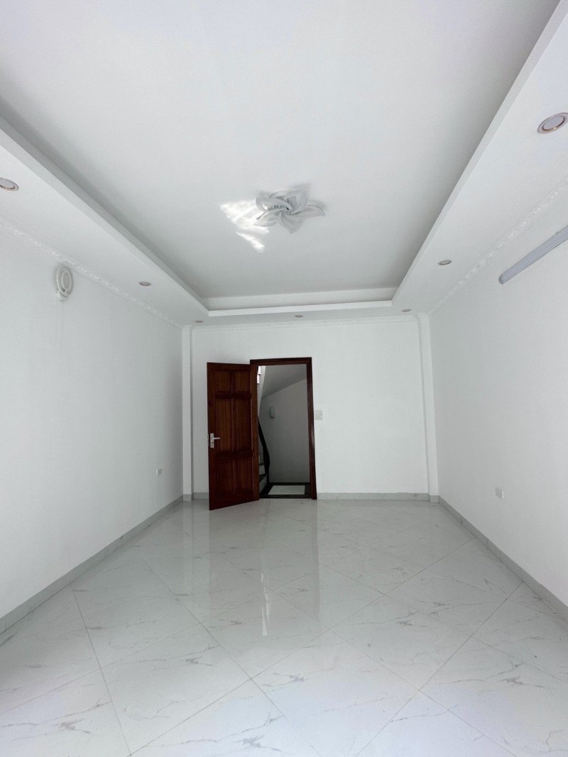 Bán nhà Phố 8/3 Hai Bà Trưng 33m2 x 5 tầng, MT 3.3m giá 5.8 tỷ