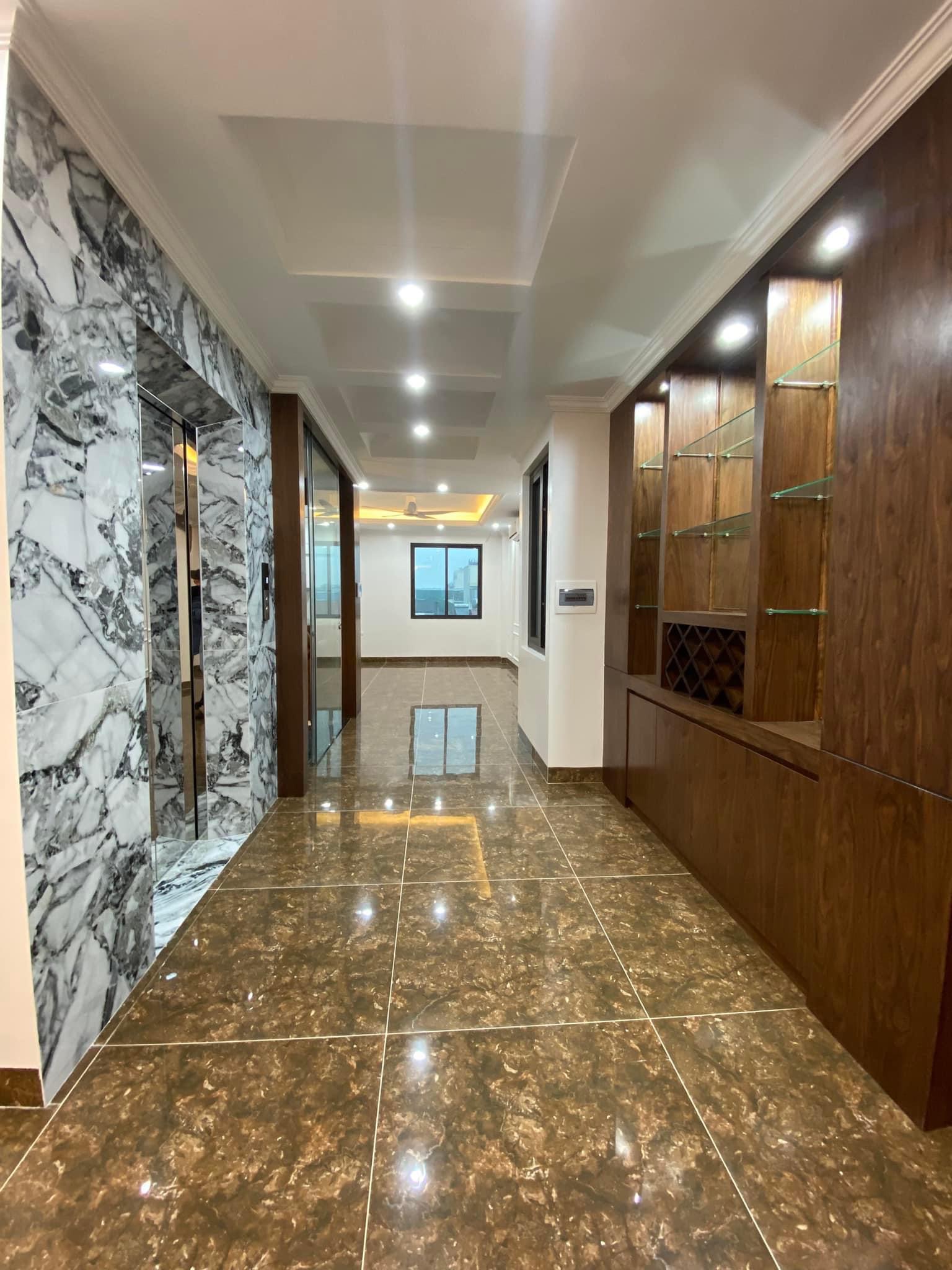 Thái Hà. Ô Tô Tránh. 8 Tầng Thang Máy. Vừa Ở Vừa Cho Thuê. 70m2, MT 4.5m. Gara 2 ô tô, 10 Phòng ngủ