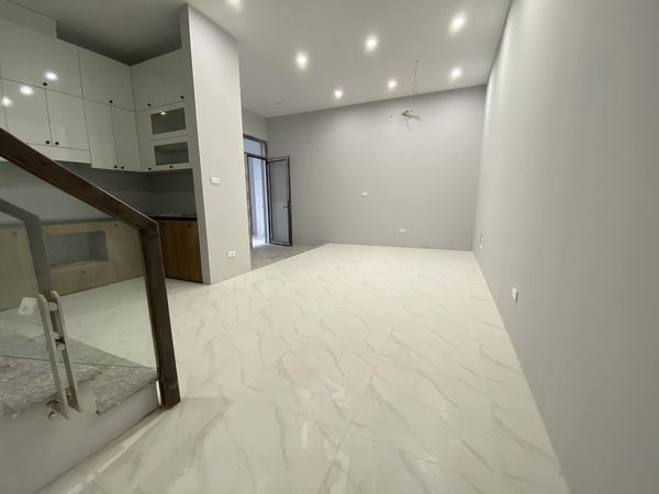 BÁN NHÀ NGÕ 29 CHU HUY MÂN LONG BIÊN 58M2 - 5 TẦNG - MẶT TIỀN 5.2M - GIÁ 5.96 tỷ