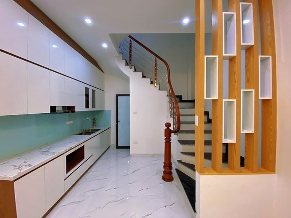 BÁN NHÀ NGÕ 197 THẠCH BÀN LONG BIÊN 59M2 - 6 TẦNG - MẶT TIỀN 5.7M2 - GIÁ 4.99 TỶ