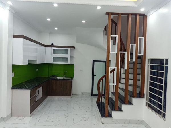 BÁN NHÀ NGÕ 101 TRẠM LONG BIÊN 47M2 - 6 TẦNG - MẶT TIỀN 5.1M - GIÁ 6.2 TỶ