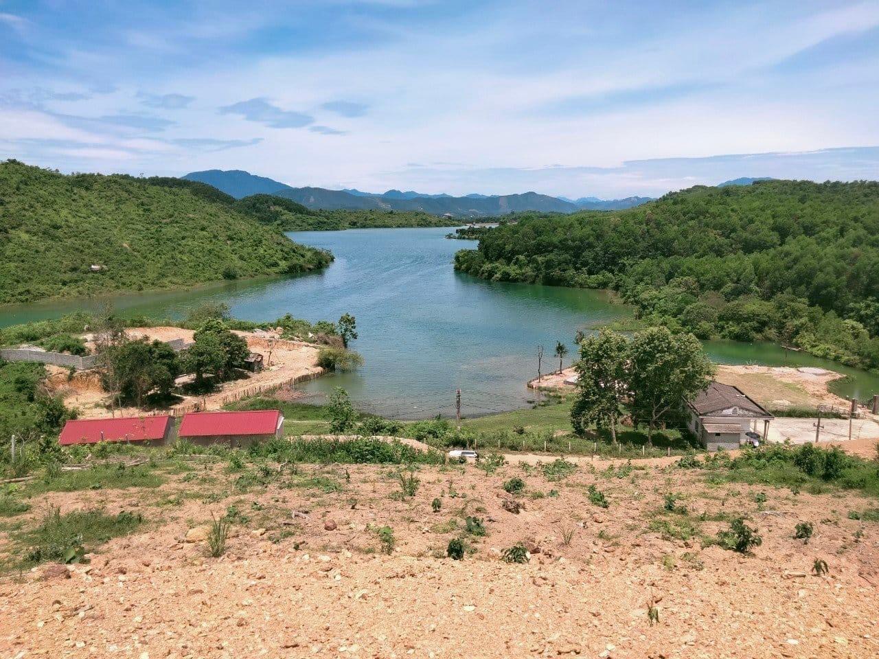 BÁN ĐẤT THÀNH PHỐ HOÀ BÌNH 4171M BÁM 80M ĐƯỜNG NHỰA VIEW TOÀN BỘ HỒ ĐỒNG BÃI GIÁ CHỈ NHỈNH 3,XTR/M