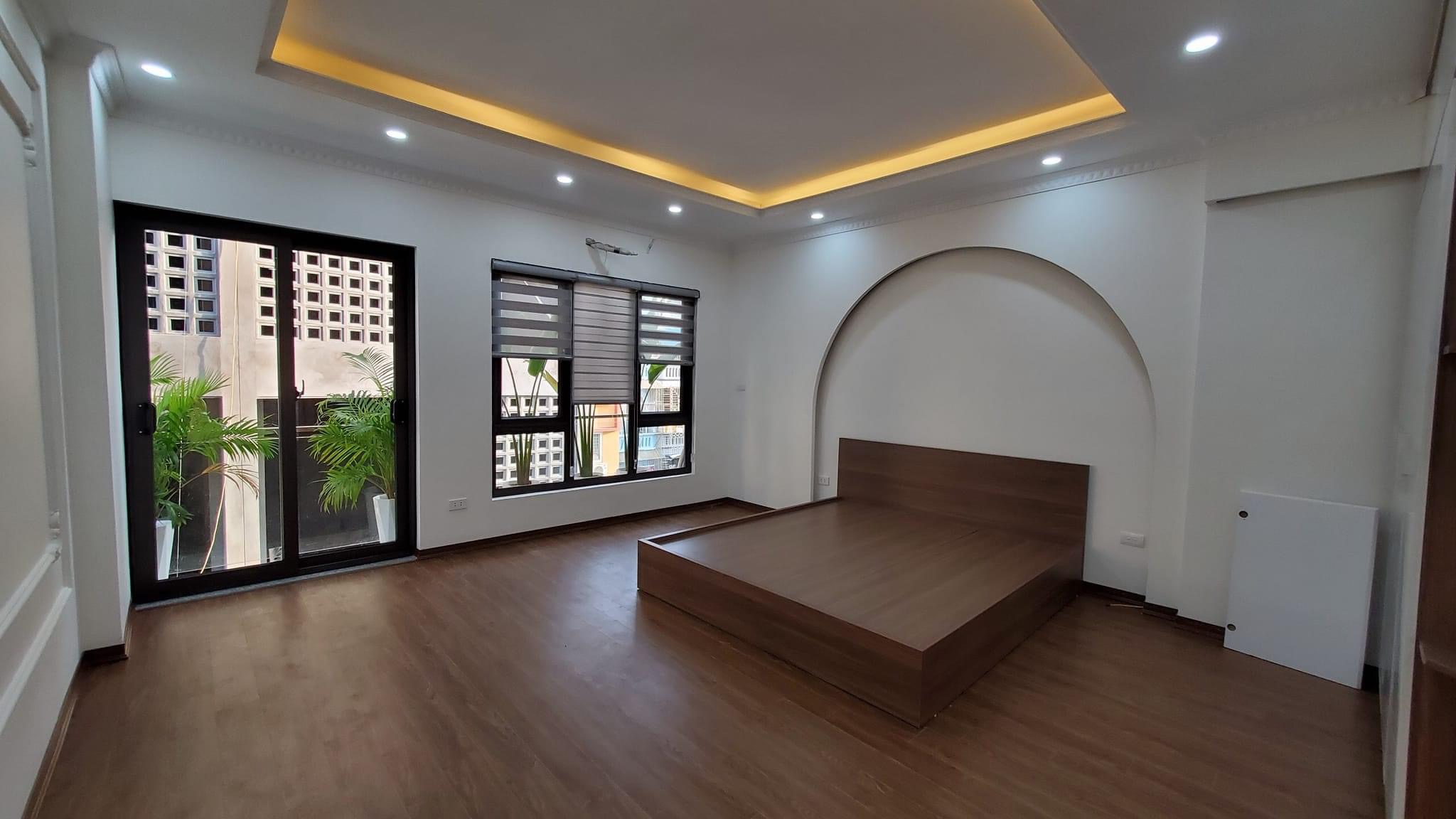 BÁN NHÀ MẶT NGÕ LÁNG HẠ ĐỐNG ĐA Ô TÔ ĐỖ CỬA THANG MÁY THOÁNG TRƯỚC SAU 50mx6tx5m MT SĐCC 10 tỷ 8 LH:0975936436