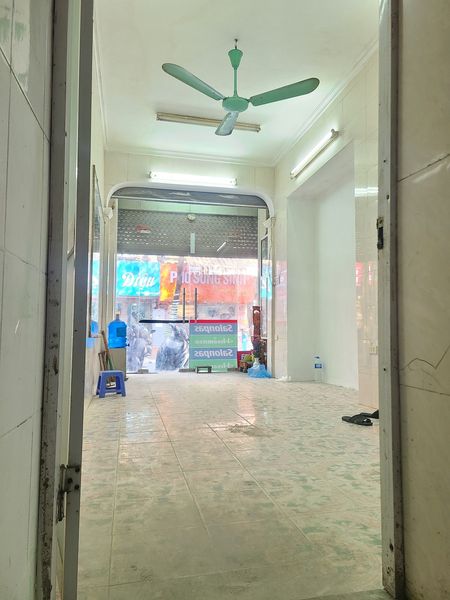 Cho thuê nhà mặt tiền Phố Thụy Khuê, Tây Hồ. Làm văn phòng, cửa hàng. Dt30m2 3T. Chỉ 13tr