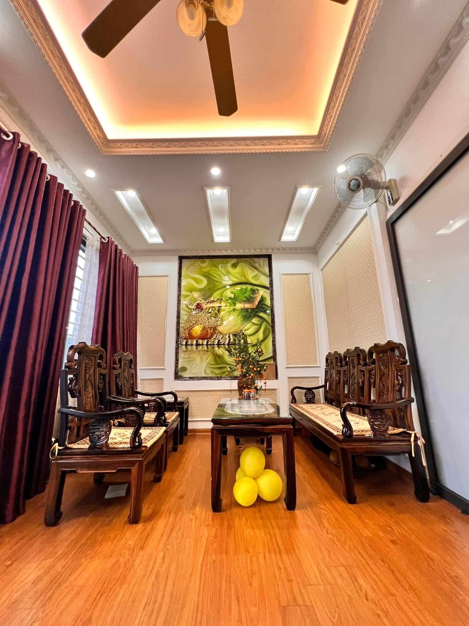 Mặt phố Trần Khát Chân 47 m- 5 tầng -MT 5,5- 17,6 tỷ MẶT PHỐ LỚN - VỈA HÈ SIÊU TO KHỔNG LỒ ĐÁ BÓNG - NHÀ MỚI Ở NGAY - KINH DOANH SIÊU ĐỈNH