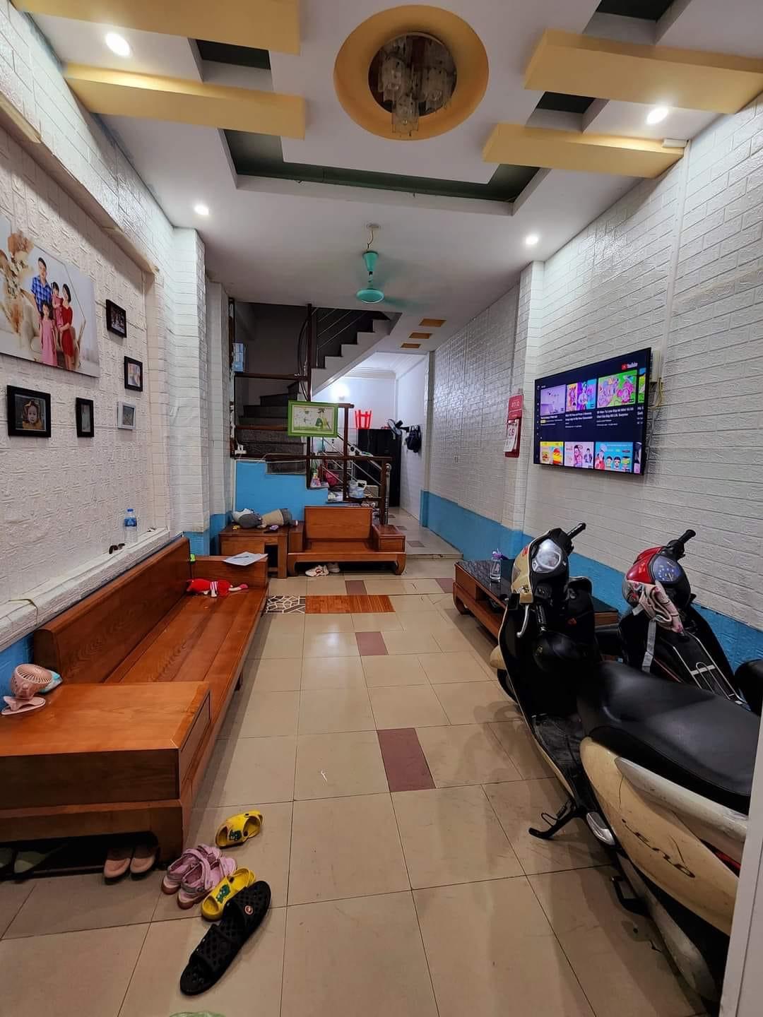 NHÀ ĐẸP - VỊ TRÍ ĐẸP - GIÁ YÊU THƯƠNG DT 35m2 - 5 Tầng -Giá 3.85 Tỷ- BÁN NHÀ ĐẸP Ở LUÔN - GẦN PHỐ - GẦN ÔTÔ - NGÕ BA GÁC TRÁNH - ĐỊNH CÔNG THƯỢNG #HOÀNGMAI