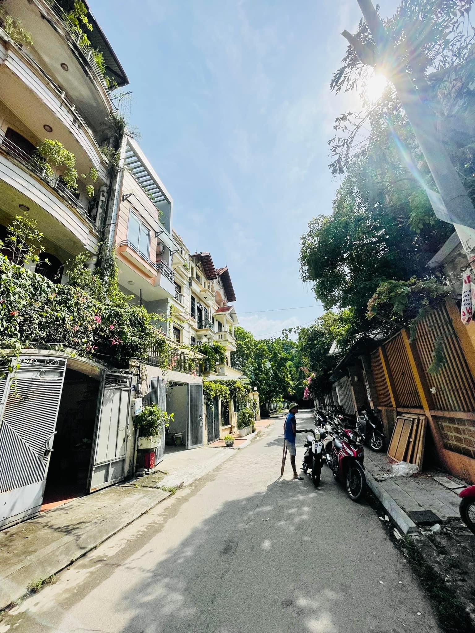 Bán liền kề KĐT Định Công, Hoàng Mai, dt 95m2, 5 tầng, mt 5m, giá 16 tỷ- có thương lượng.