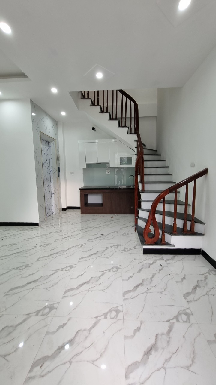 Bán gấp nhà mới phố Bà Triệu-Hà Đông, 40m2x5 tầng, THANG MÁY, chỉ 4 tỷ.