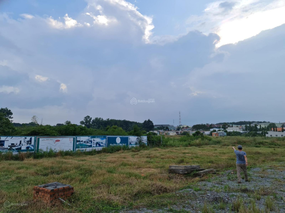 Bán 5.600m2 mặt tiền đường Quốc Lộ 13, giá chỉ 5.2 triệu/m2