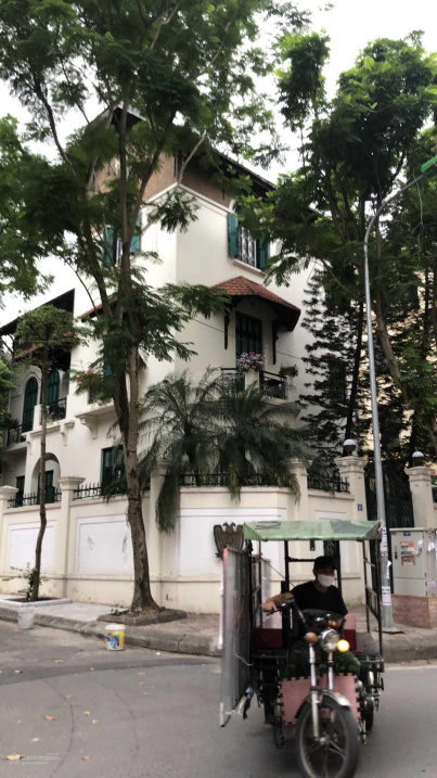 Bán Biệt thự tại Bán Đảo Linh Đàm, Hoàng Liệt, Hoàng Mai, DT 275m2, MT 12m, vị trí đẹp để ở và KD