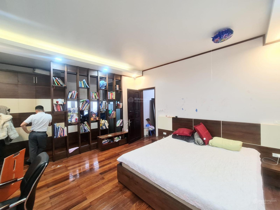 Bán Nhà Võ Văn Dũng, 63m2 6T MT6M, Giá 15.7 Tỷ, Phân Lô, Ô Tô, Kinh Doanh