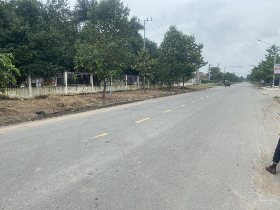 Bán đất biệt thự 1 lô góc duy nhất 162m2 (8x20,8) giá 10tr/m2, Đường Nguyễn Trung Trực, sổ sẵn