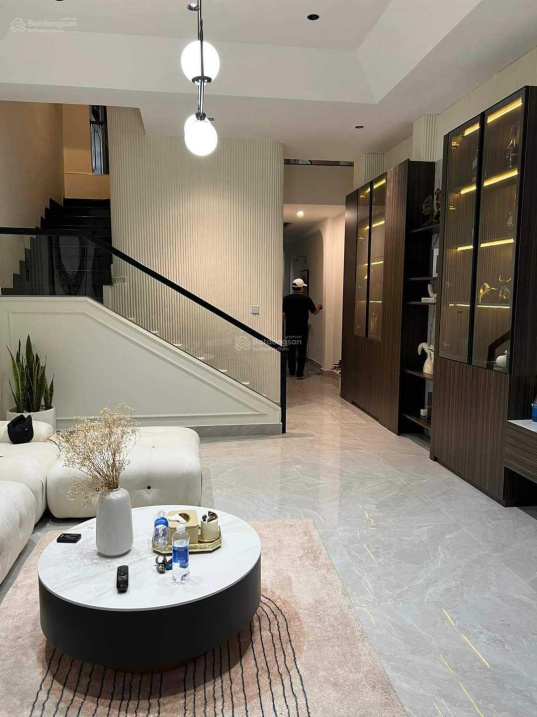 Bán gấp căn nhà 4 tầng quận 7, cách Lotte Mart chưa đến 500m