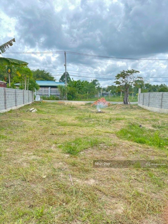 Bán gấp lô đất đường Bờ Kinh, Phường 4, Vĩnh Long. DT 120m2, SHR, full thổ cư 0767 411 005