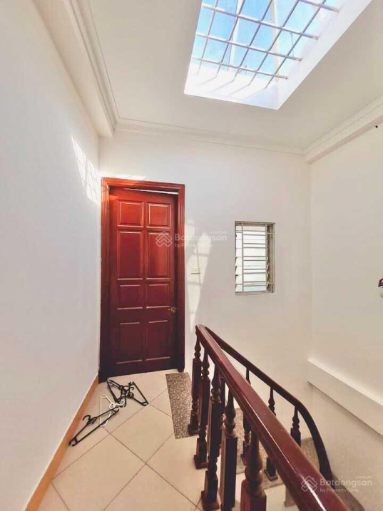 Bán nhà 279 Hoàng Mai: 30m2 x 4T, nhà đẹp, gần ô tô tránh 2,98 tỷ