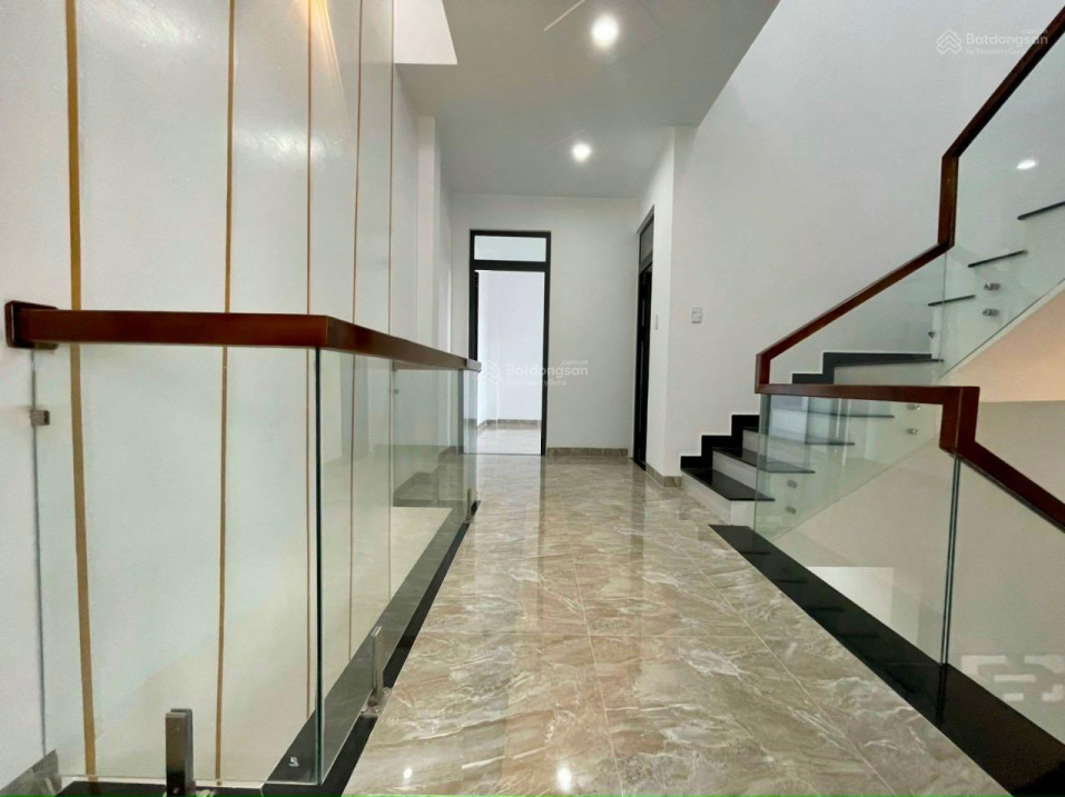 Bán nhà 3 tầng căn góc, đường Dương Vân Nga, DT 77,7m2, ngang 5, đường 8m hướng Đông&Nam giá 4,3 tỷ