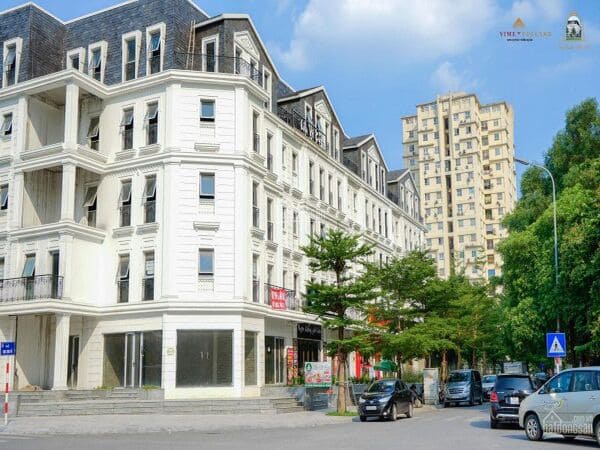 Ban-nha-mat-pho-Dinh-Nup