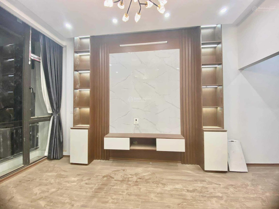 Bán nhà Hào Nam, 55m2, phân lô cán bộ ô tô vào nhà, giá bán gấp