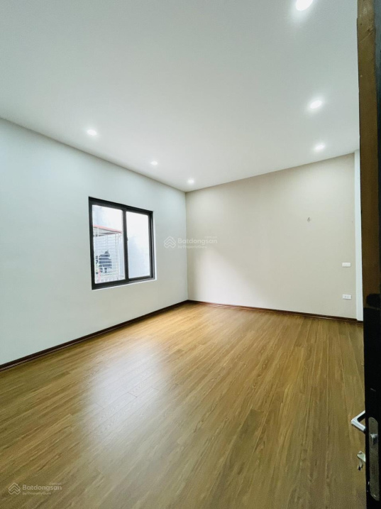 Bán nhà Kim Mã 3.7 tỷ 34m2 x Mặt Tiền 5.3m - mặt tiền khủng - ngõ thông - nhà đẹp - 2 thoáng - chủ thiện chí