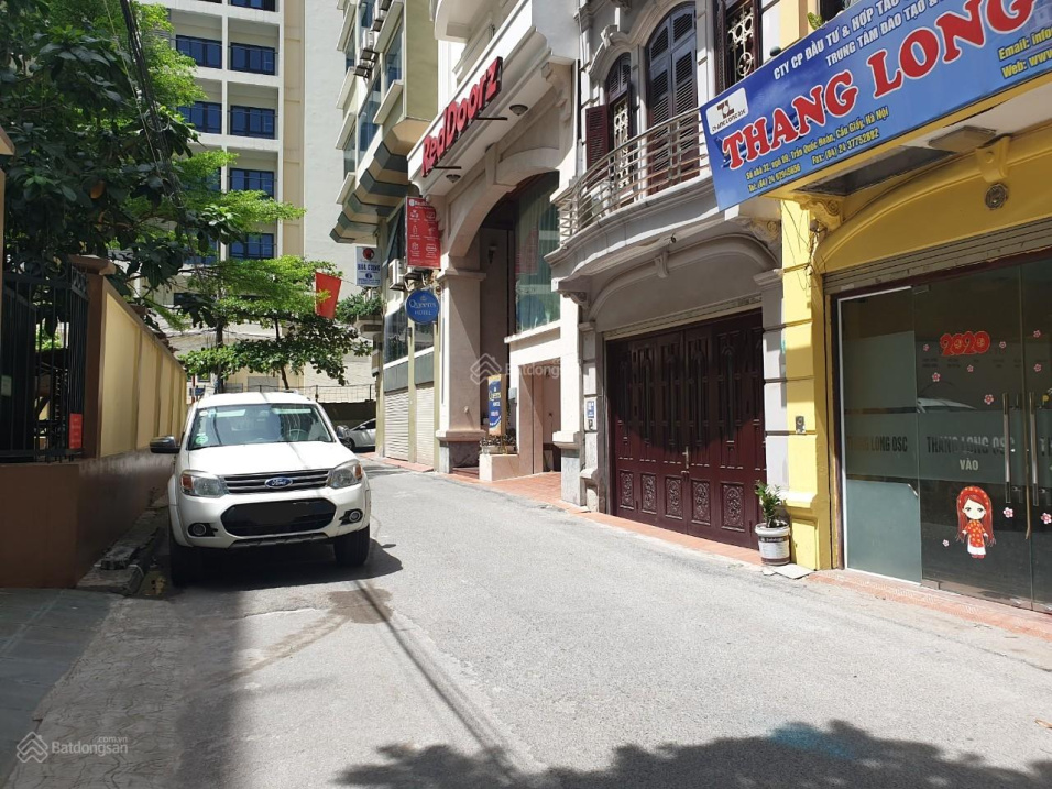Bán nhà Phố Trần Quốc Hoàn, mặt ngõ, vỉa hè, ô tô tránh kinh doanh, 63m2, MT 6m, giá 16 tỷ