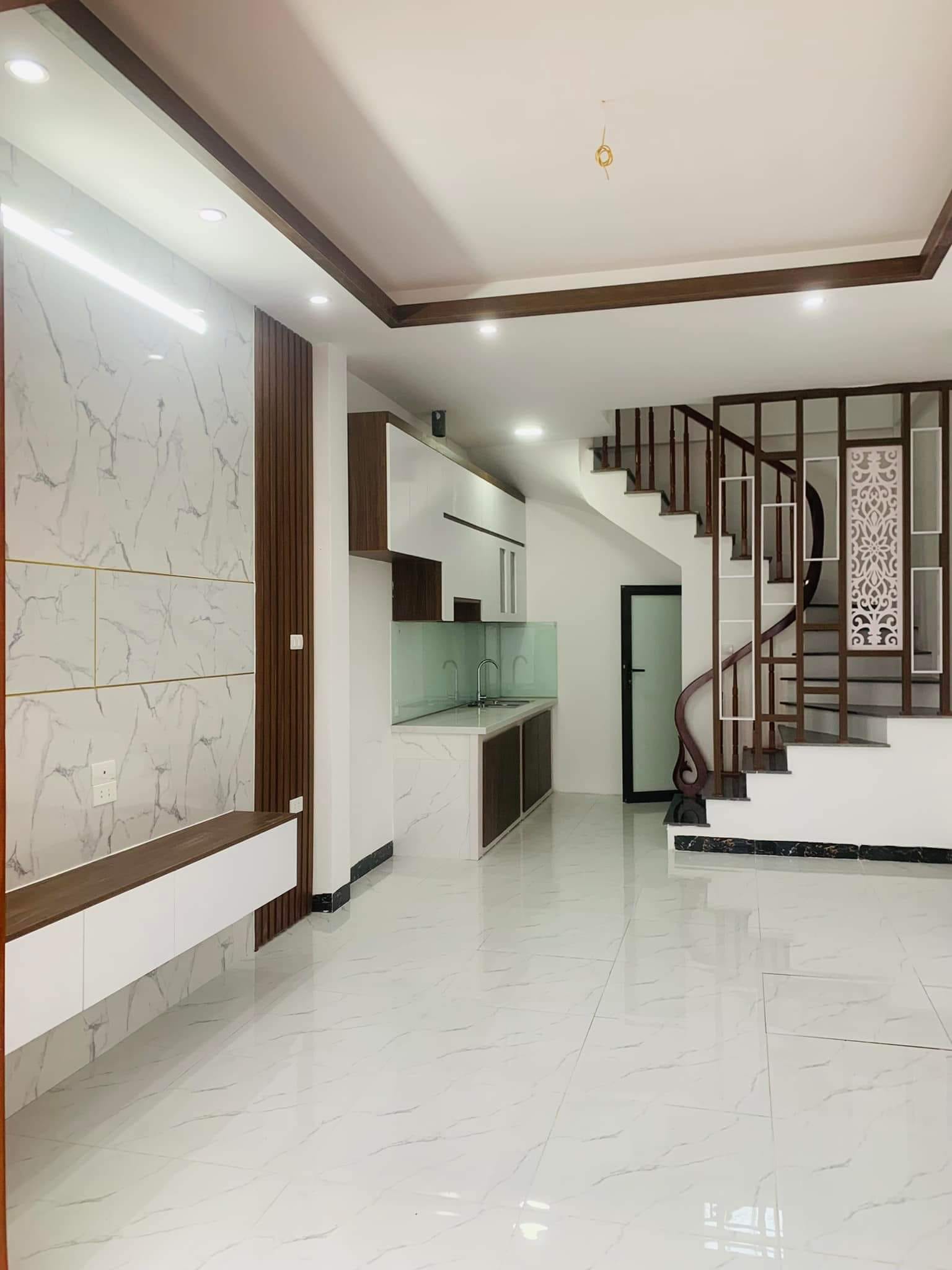 Bán nhà Quận Hoàng Mai 40m2*5T, MT 4M, CÁCH MẶT NGÕ Ô TÔ TRÁNH 20M, NGÕ NÔNG THOÁNG, TIỆN ÍCH BẠT NGÀN