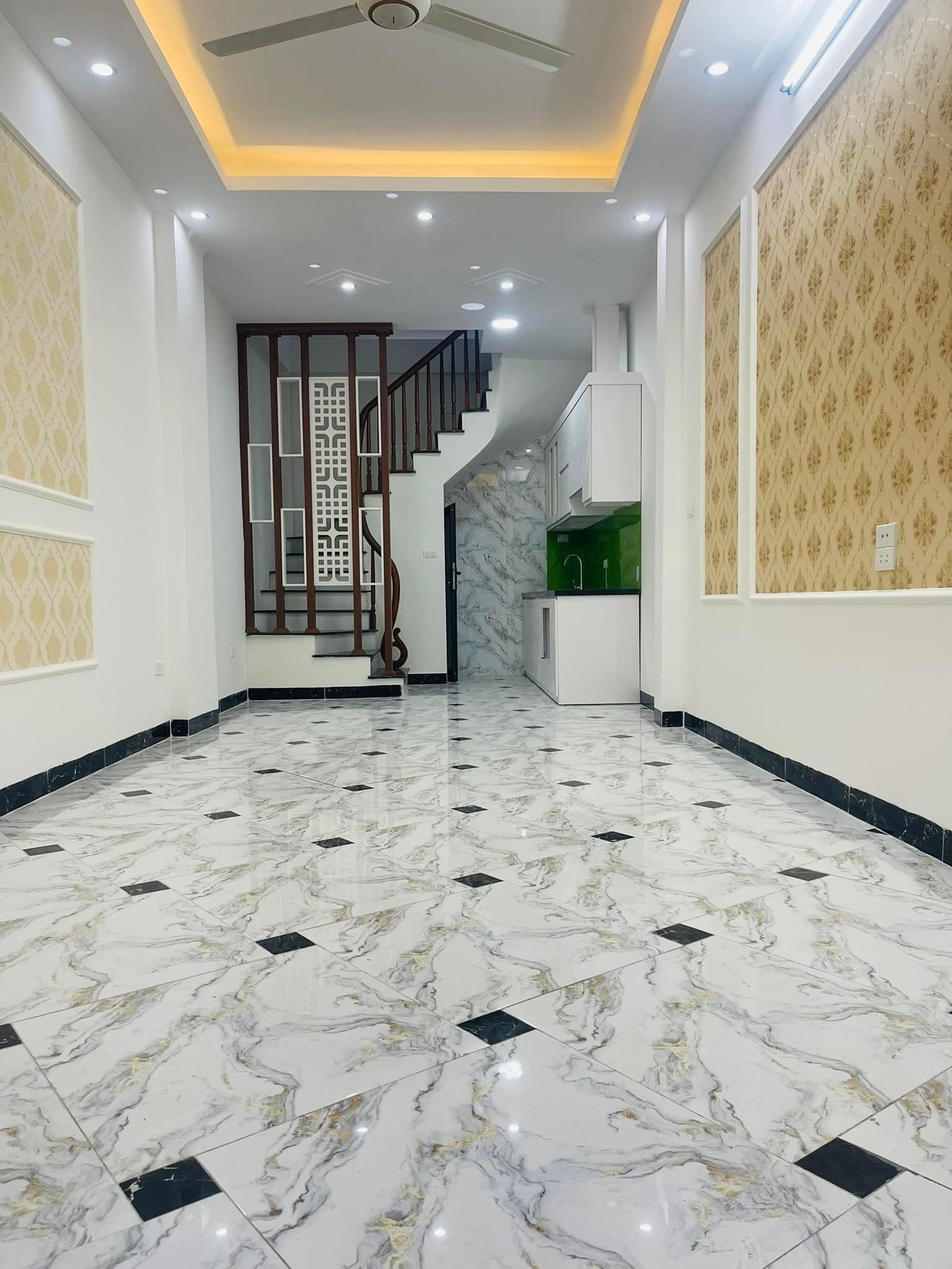 Bán nhà Quận Hoàng Mai 35m2*4T, CÁCH MẶT NGÕ Ô TÔ TRÁNH 20M, NGÕ NÔNG THOÁNG, TIỆN ÍCH