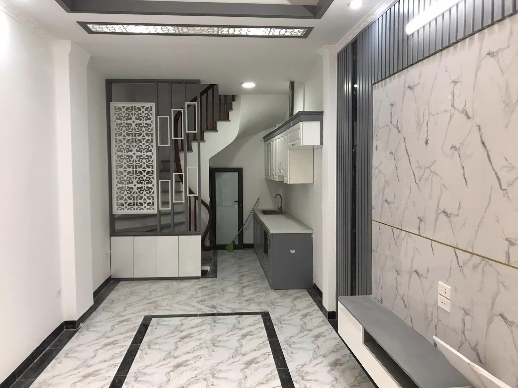 Bán nhà Quận Hoàng Mai 40m2*5T, CÁCH MẶT PHỐ 20M, NGÕ NÔNG THOÁNG, TIỆN ÍCH