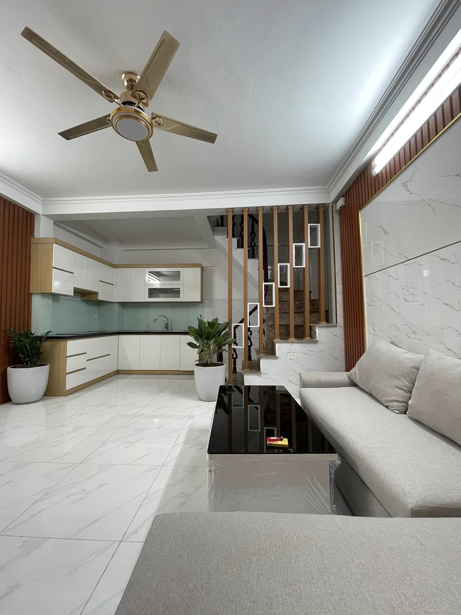 Bán nhà Quận Hoàng Mai 35m2*4T, MT 5M, MẶT NGÕ Ô TÔ TRÁNH 20M, THUẬN TIỆN GIAO THÔNG, KHU VỰC TIỆN ÍCH BẠT NGÀN