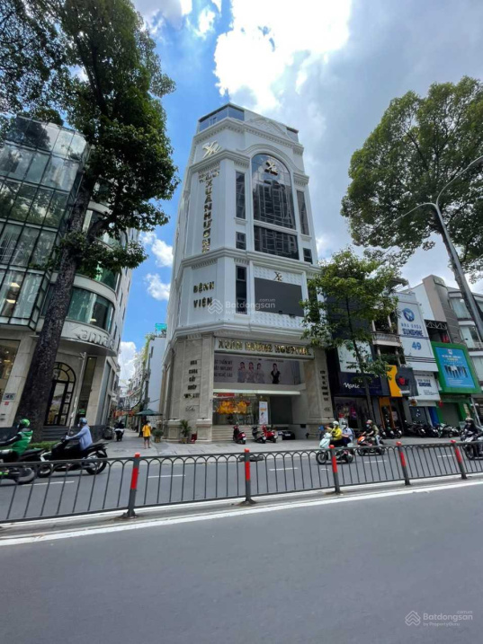 Bán nhà mặt tiền 436A đường 3/2 Quận 10. DT: 10x20m, nhà hầm 3 lầu đang cho thuê 200tr/th giá 50 tỷ