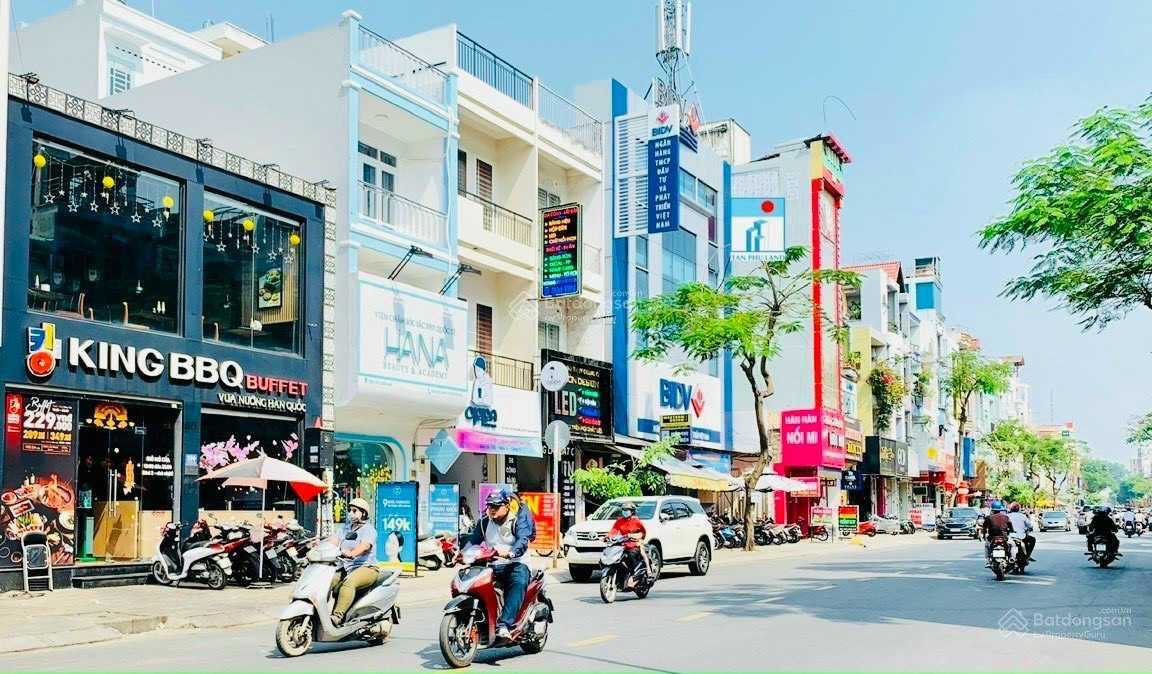 Bán nhà mặt tiền Trường Chinh, DT: 10 x 30m, HĐT: 200tr/tháng giá 65 tỷ