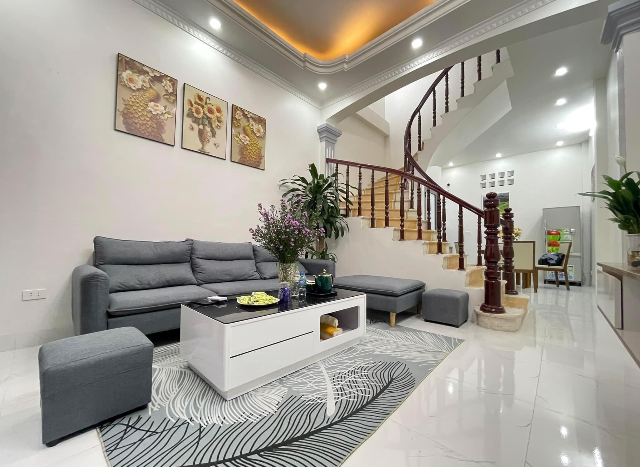 Bán nhà ngõ 50 Phố Võng Thị, Tây Hồ, Thông sàn, NHÀ ĐẸP 40m2 5 tầng, 4.75 tỷ