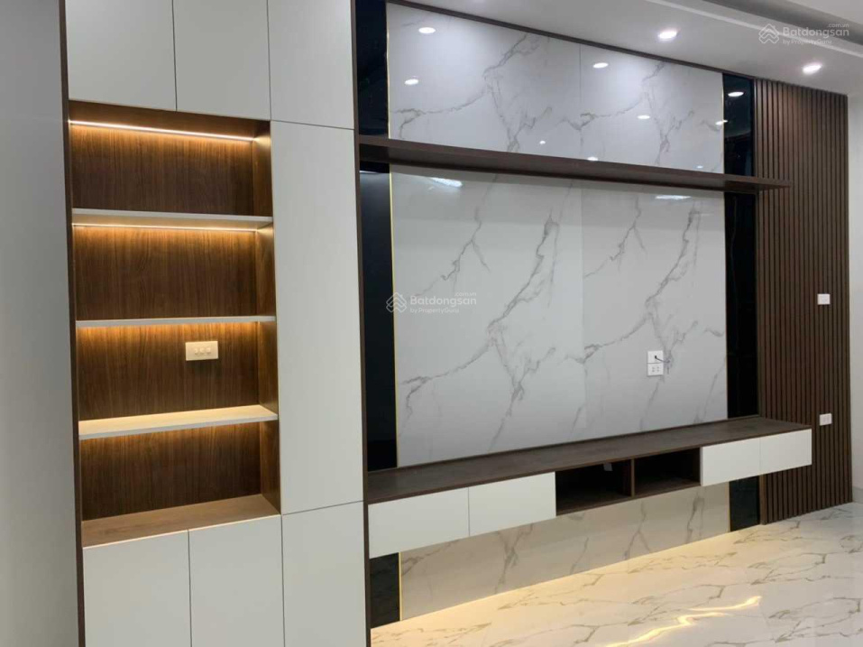 Bán nhà ngõ 651 Minh Khai Lạc Trung gần TimeCity cách phố 40m thoáng 2 mặt 58m2x5T giá 5,35 tỷ
