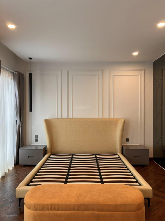 Bán nhà phố Đặng Thai Mai, biệt thự sân vườn, mặt tiền rộng thoáng, lô góc, giá 10.5 tỷ