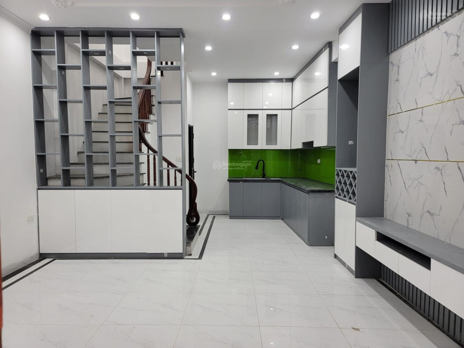 Bán nhà phố Hồ Tùng Mậu, ngõ nông, rộng, thoáng, nhà full nội thất, 35m2*5T*MT 4m, giá bán 3.x tỷ