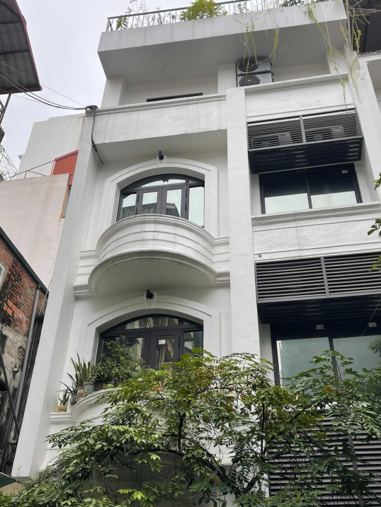 Bán nhà phố Hoàng Quốc Việt mặt tiền 6m 11,5 tỷ 80m2