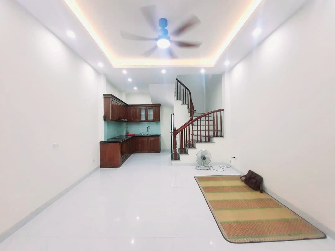 Bán nhà Quận Hoàng Mai 40m2*5T, mt 4m, CÁCH MẶT NGÕ Ô TÔ 10M, KHU VỰC TIỆN ÍCH BẠT NGÀN