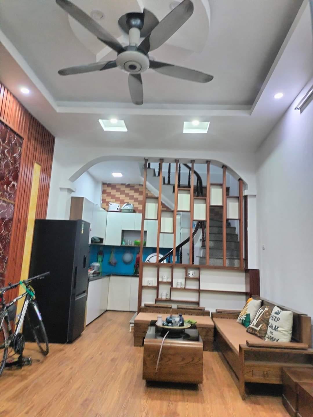 Bán nhà Quận Hoàng Mai 35m2*5T, mt 4m, Ô TÔ DỖ TRÁNH 30M, NGÕ NÔNG, GẦN PHỐ, TIỆN ÍCH VÔ VÀN