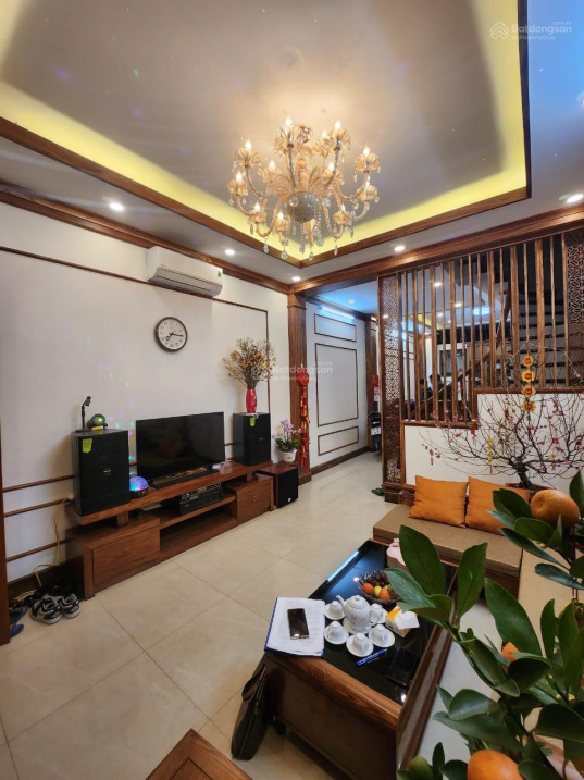 Bán nhà riêng 35m2 Cầu Diễn, ô tô lùi cửa, nhà xây mới 6 tầng, chủ tặng full nội thất