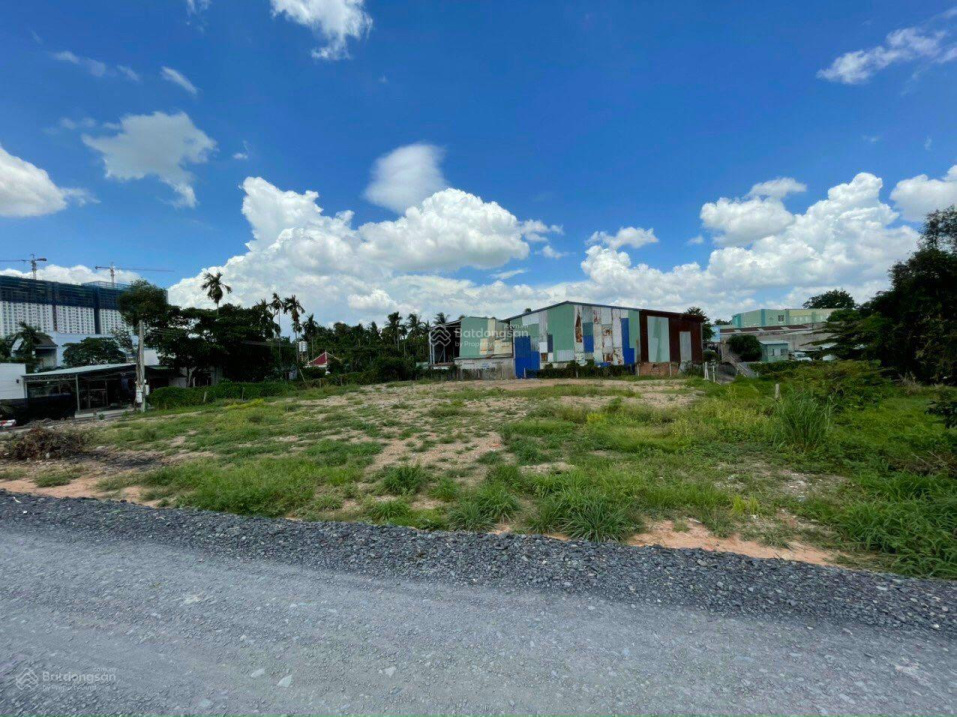 Bán nhanh lô đất đường Phạm Thái Bường, Phường 4, Vĩnh Long. DT 120m2, SHR, full thổ cư